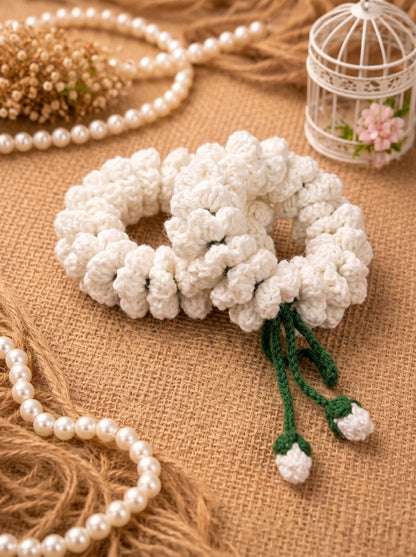 Jasmine Crochet Gajra – white crochet motia gajra with green tassels